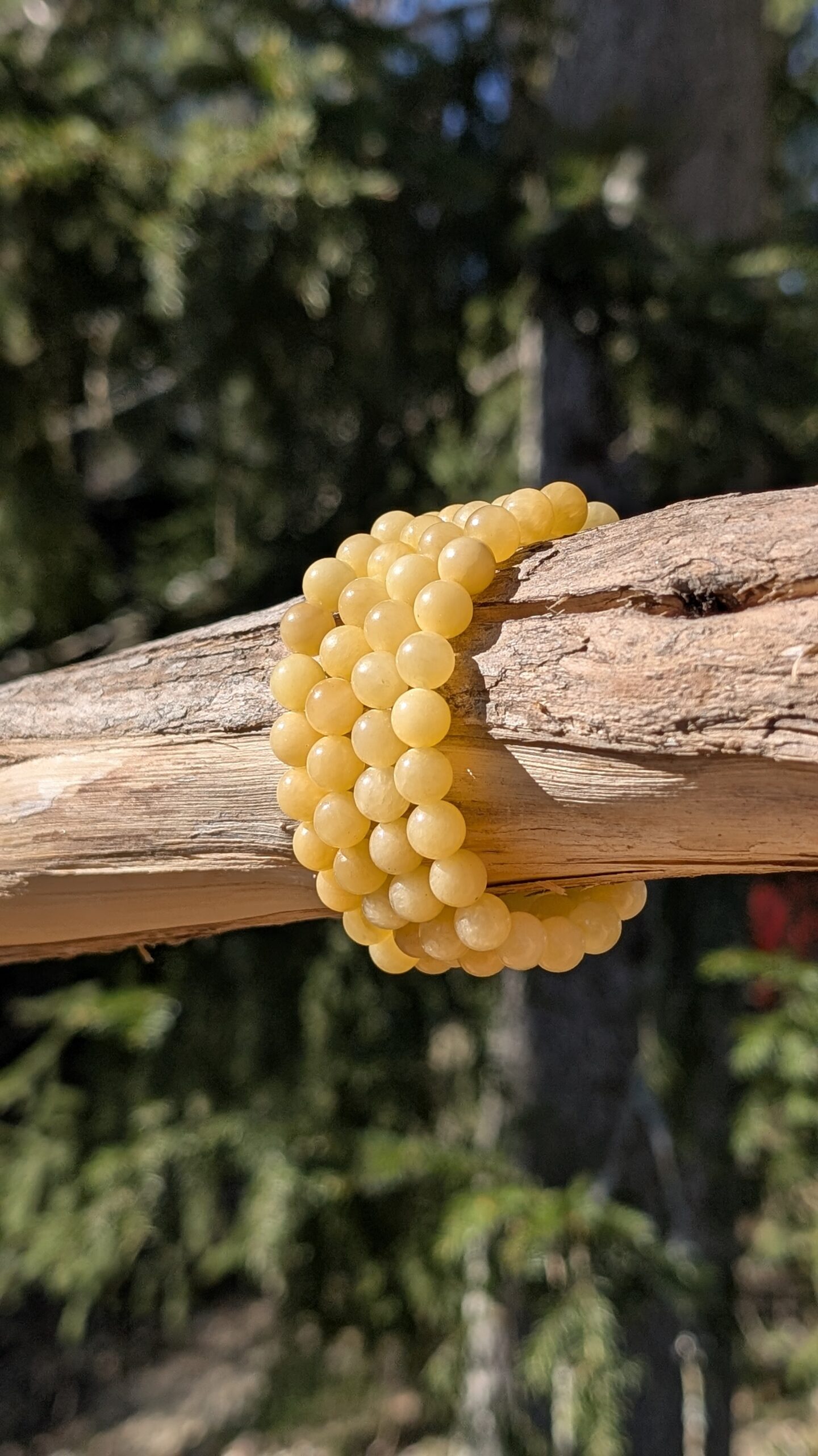 Rannekoru, Keltainen Jade